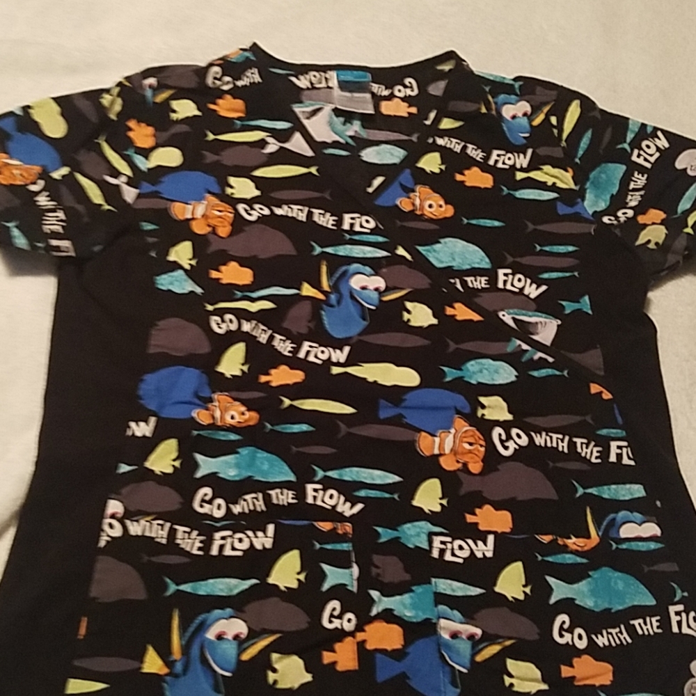 Scrub Top - Finding Dory